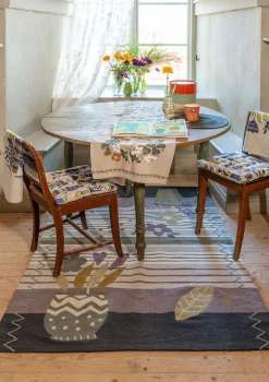 Gudrun Sjödén Broderad matta "Flower bed" i ekologisk bomull