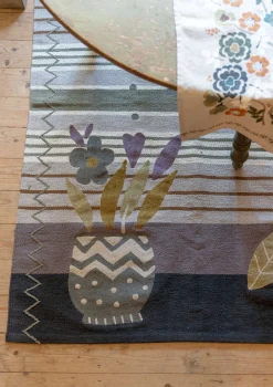 Gudrun Sjödén Broderad matta "Flower bed" i ekologisk bomull