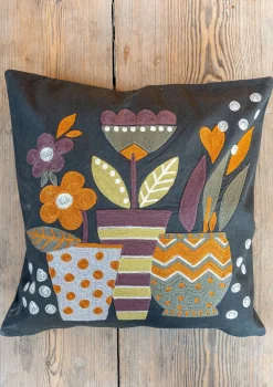 Gudrun Sjödén Broderat kuddfodral "Flower pots" i ekologisk bomull