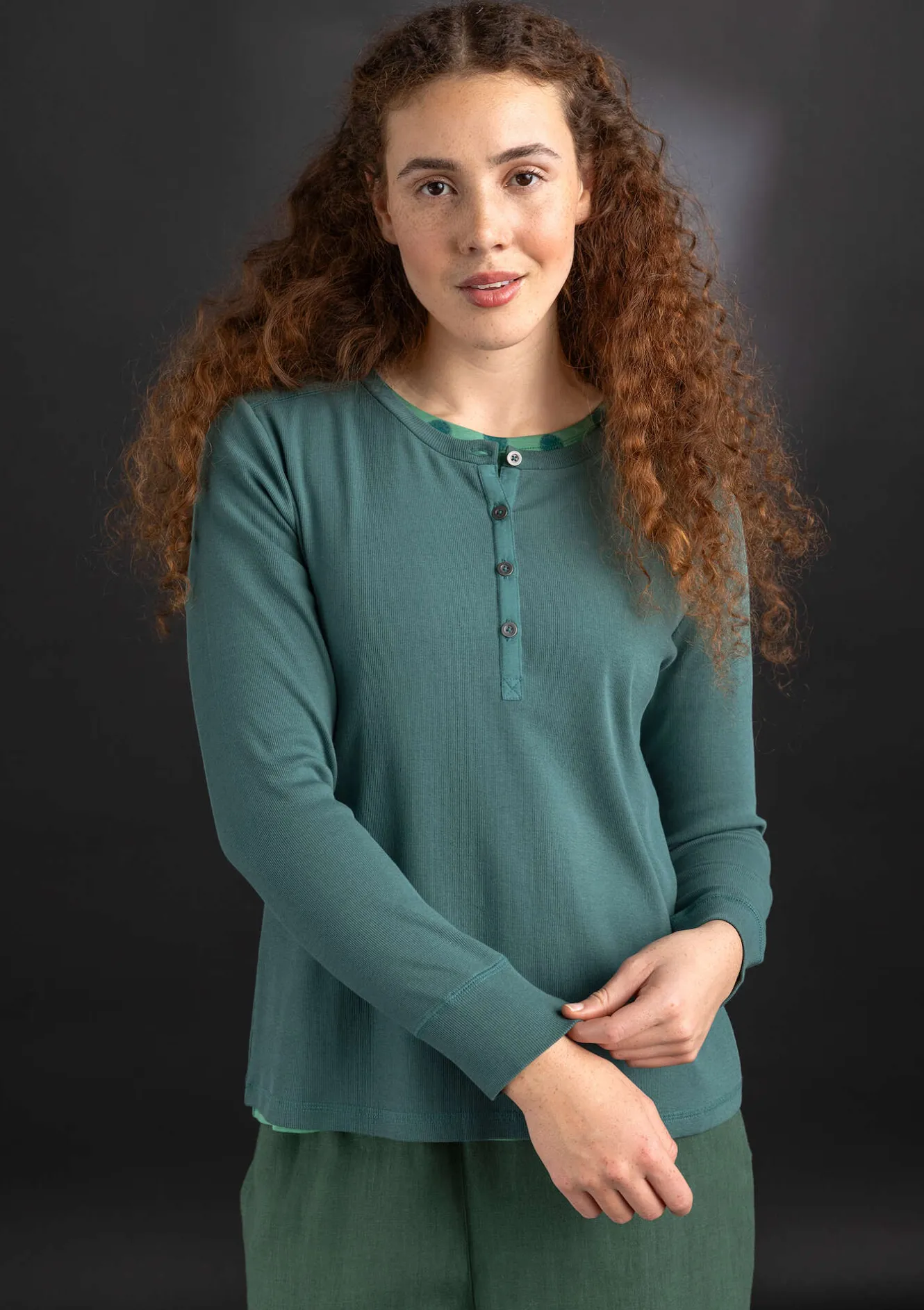 Gudrun Sjödén Farfarströja i ekologisk bomullsrib