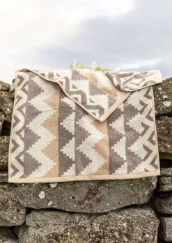 Gudrun Sjödén Handduk "Peaks" i ekologisk bomull