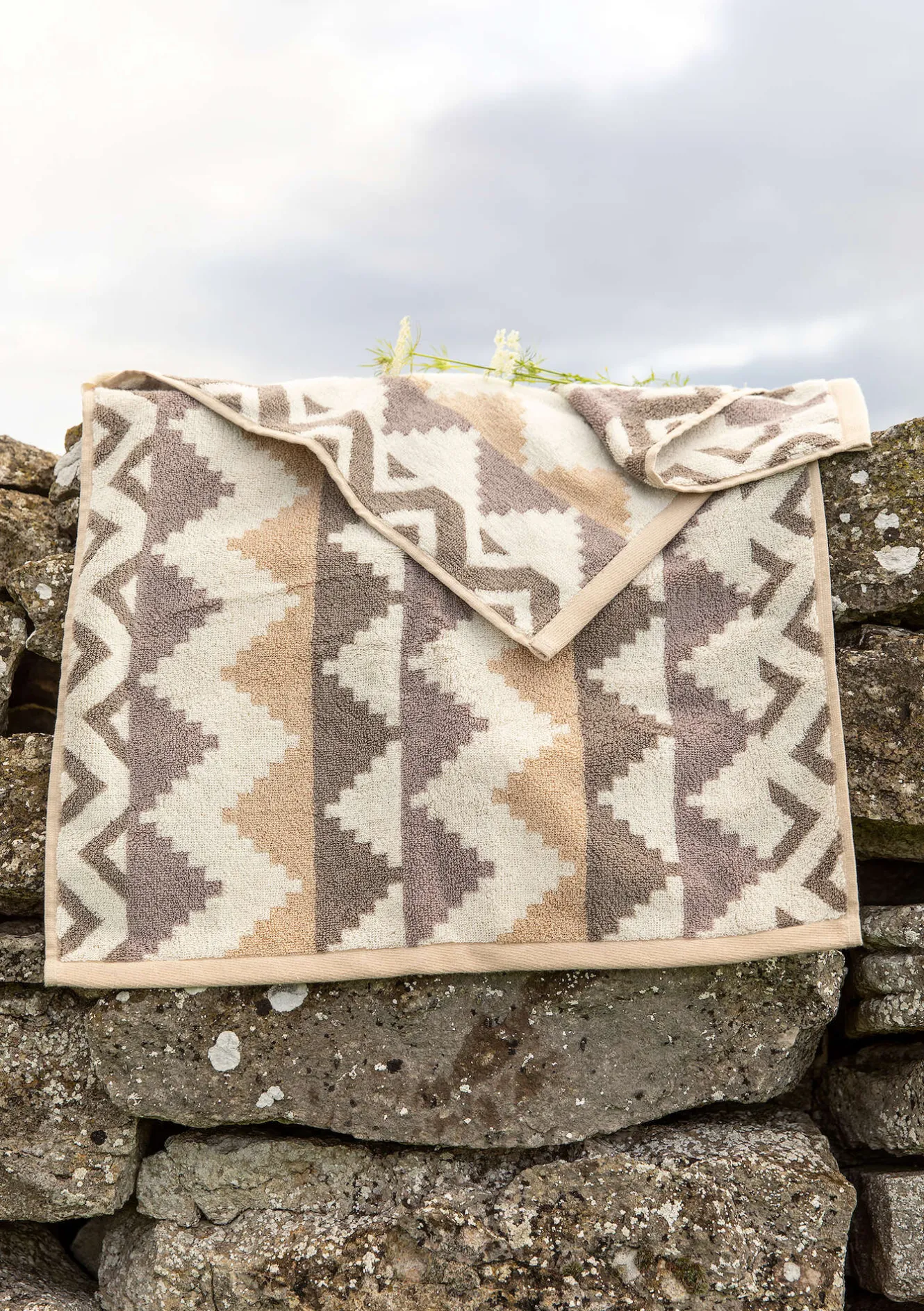 Gudrun Sjödén Handduk "Peaks" i ekologisk bomull