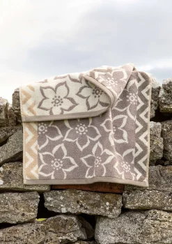 Gudrun Sjödén Handduk "Stars" i ekologisk bomull