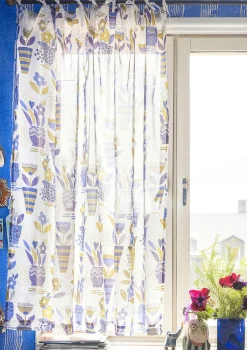 Gudrun Sjödén Kort gardin "Flower pots" i ekologisk bomull