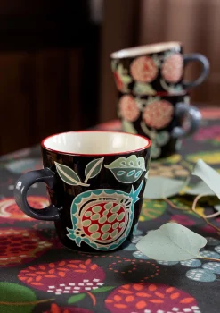 Gudrun Sjödén Mugg "Fruits" i keramik