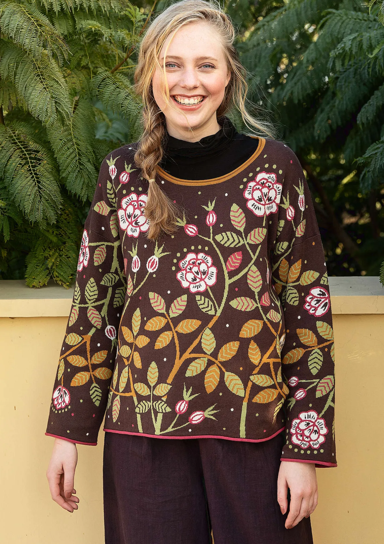 Gudrun Sjödén Stickad tröja "Nyponros" i ekologisk/återvunnen bomull