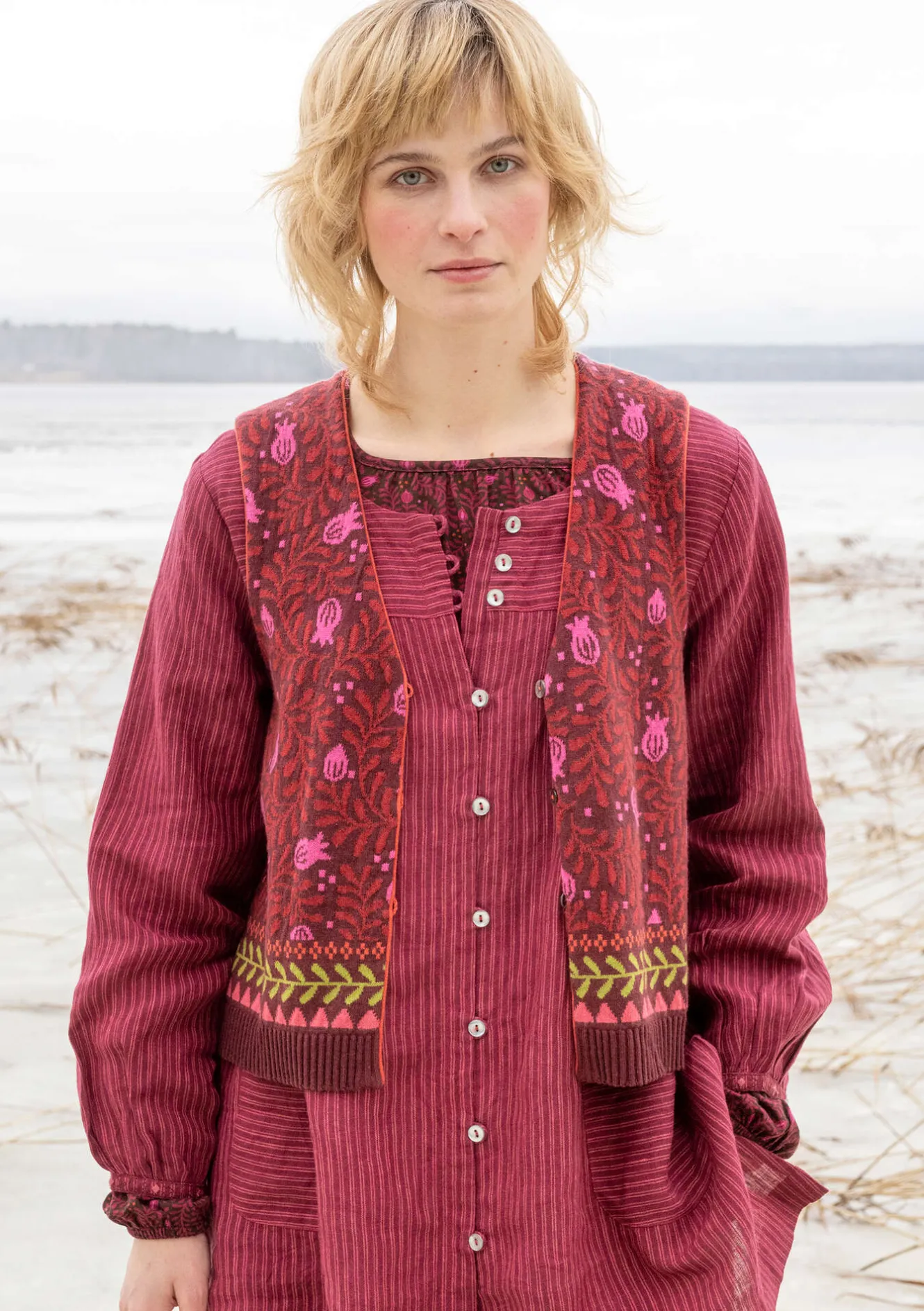 Gudrun Sjödén Stickad väst "Aurora" i ekologisk och återvunnen bomull/ull