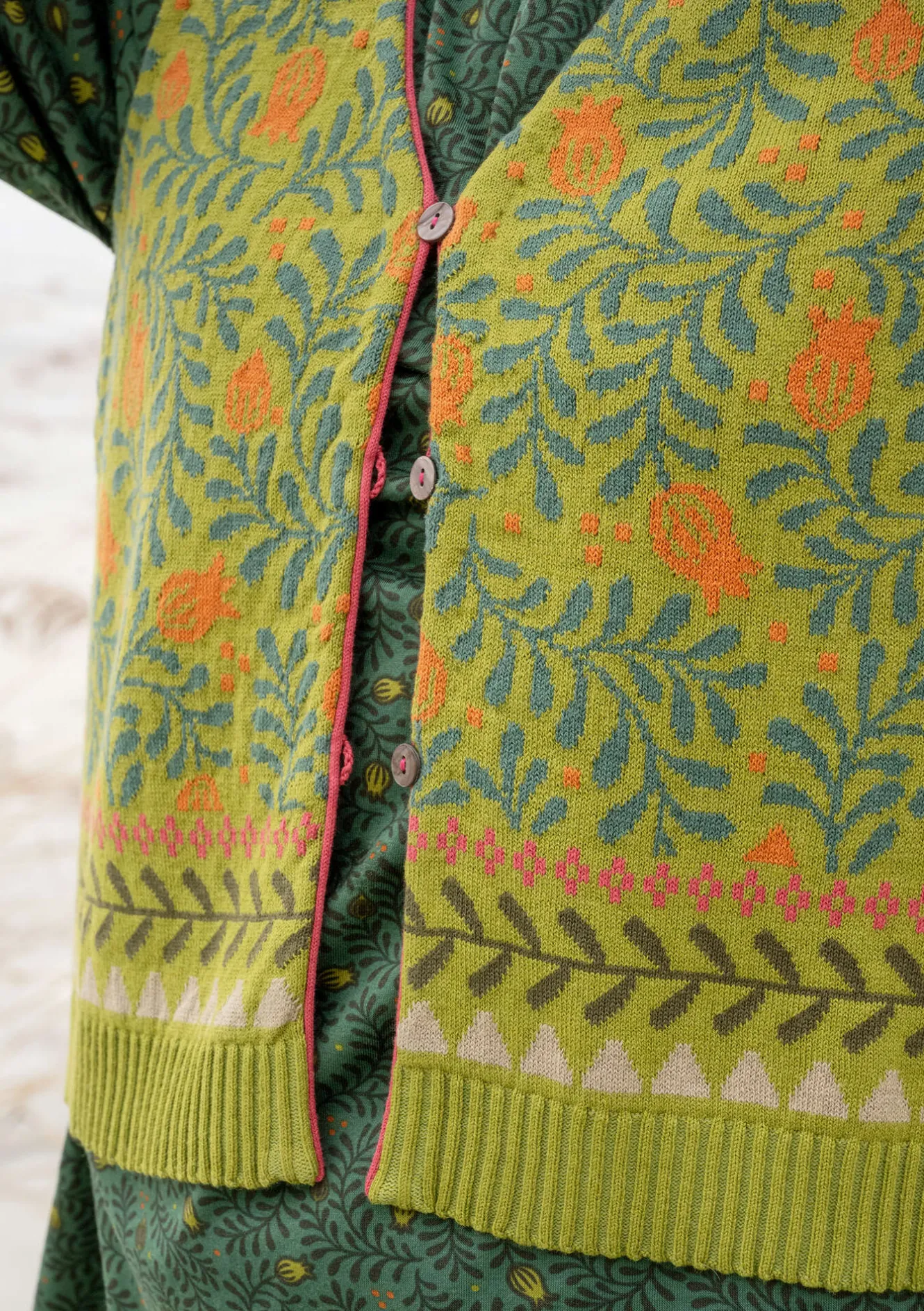 Gudrun Sjödén Stickad väst "Aurora" i ekologisk och återvunnen bomull/ull